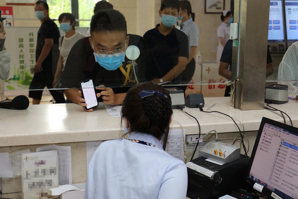 1594378497559052.jpg 病人确认河南省第一张门诊电子发票.JPG